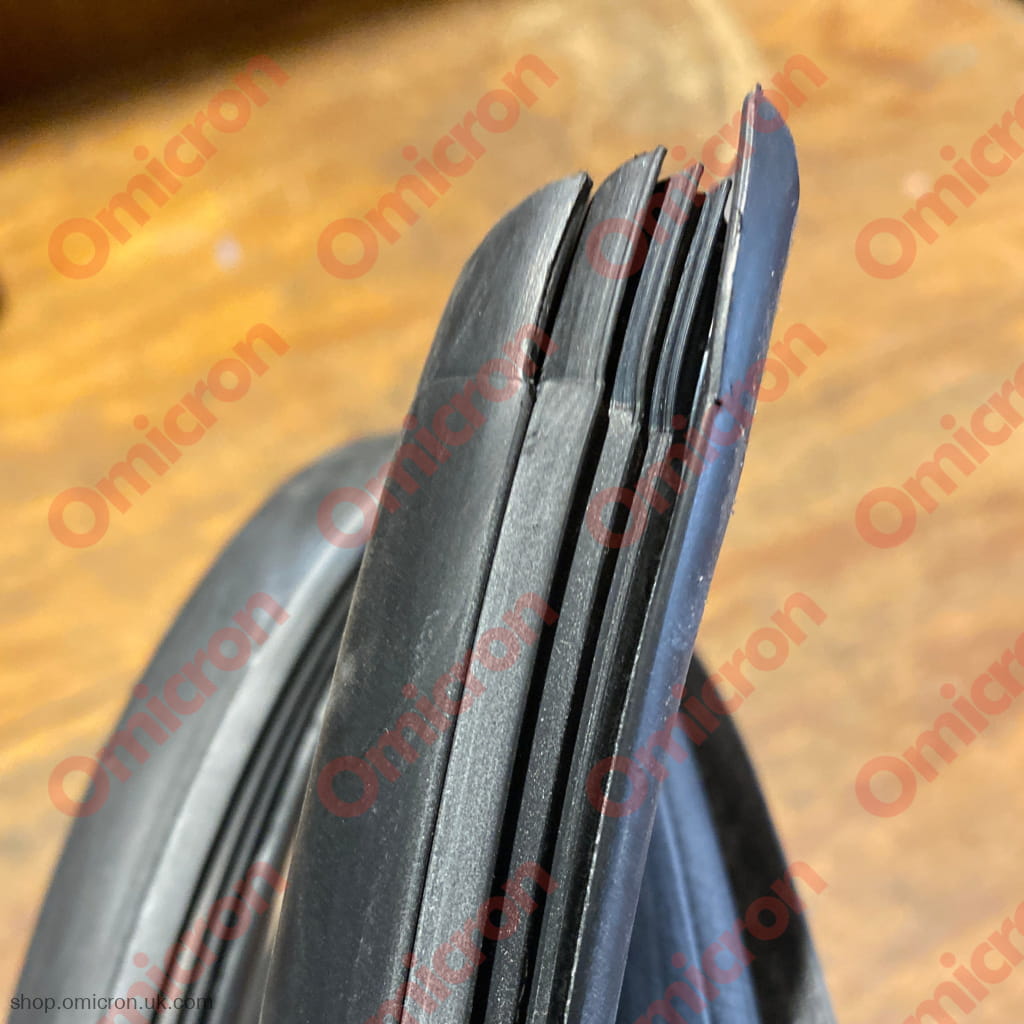 Flavia 2000 Coupe / 2000 Coupe front screen seal SCREENSEAL