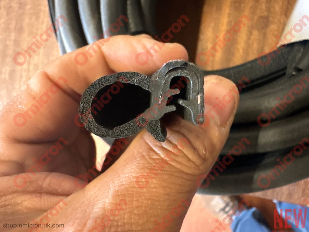 Italian rubber seal with pre-formed corner