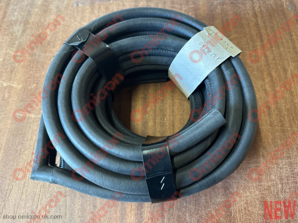 Italian rubber seal with pre-formed corner