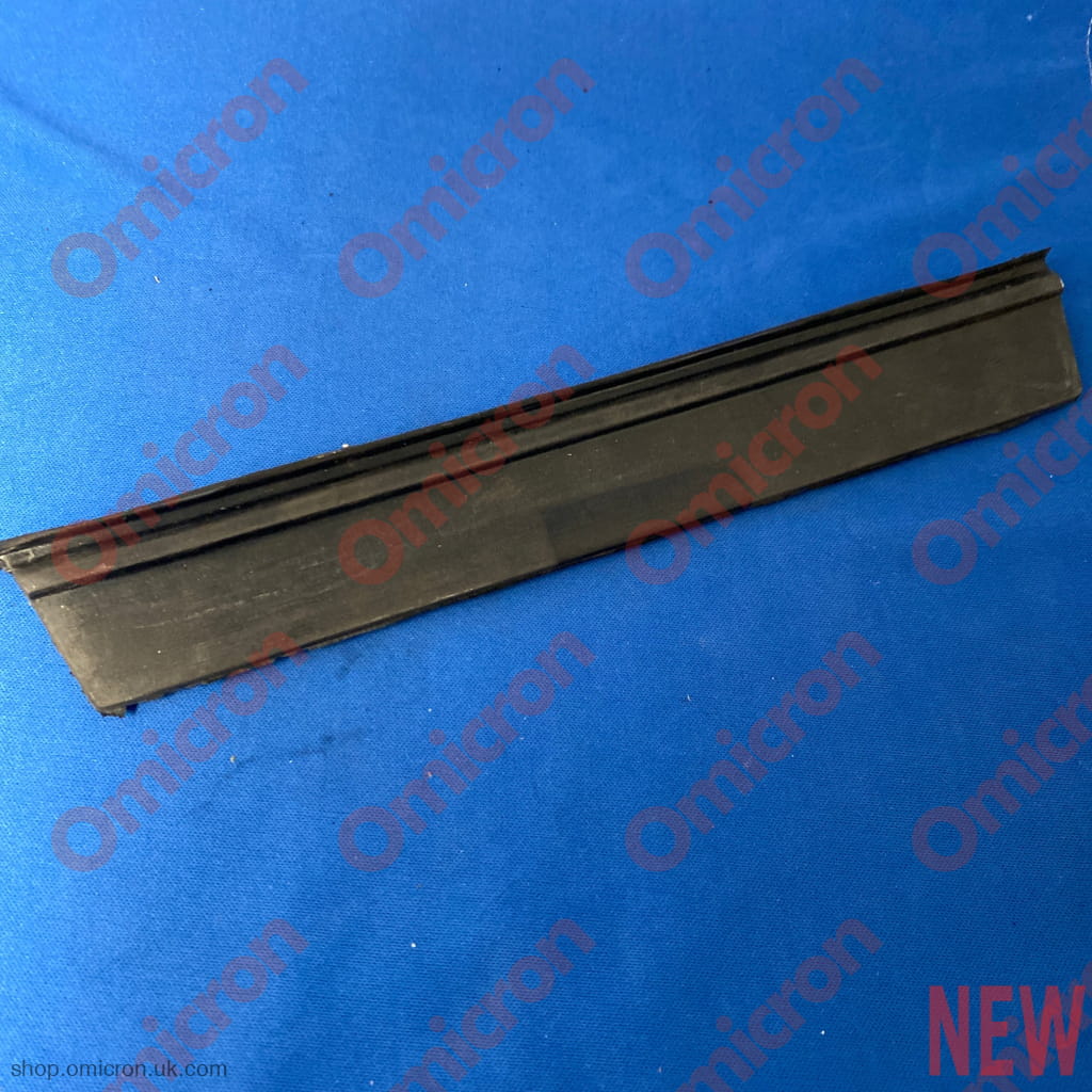 Fulvia fixed front quarter light rubber base mount RH QUARTERLIGHTMOUNT
