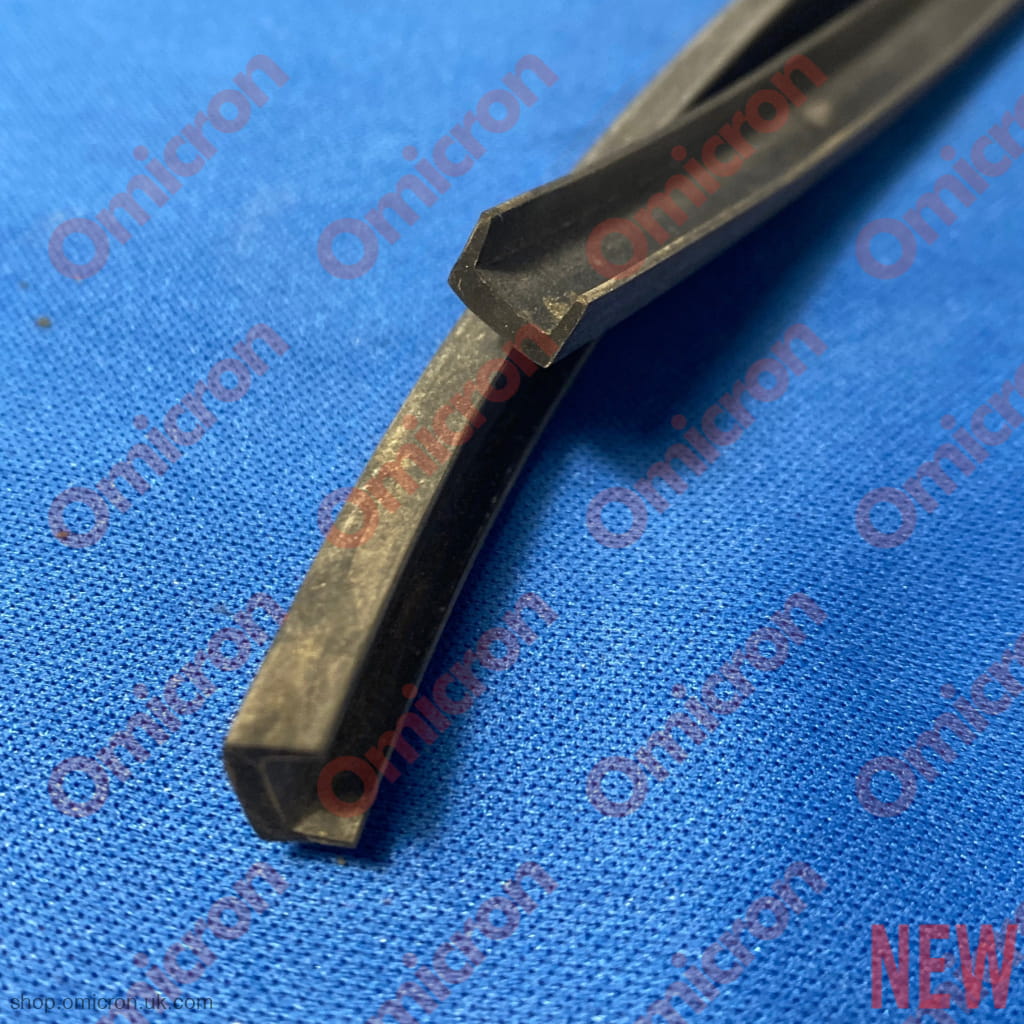 Fulvia fixed quarter light vertical seal strip BODYSEAL