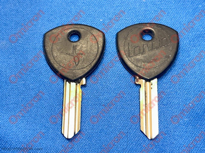 Lancia black & white key blanks Black head - Double Groove - with F KEYBLANK
