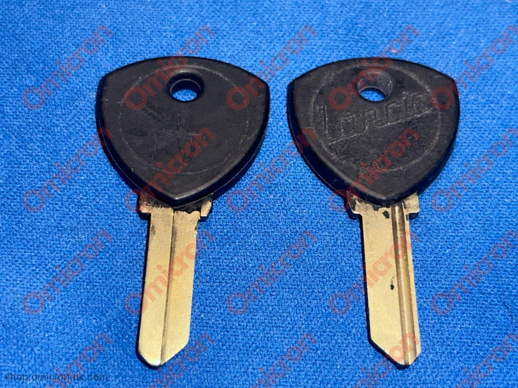 Lancia black & white key blanks Black head - Single Groove - with F KEYBLANK