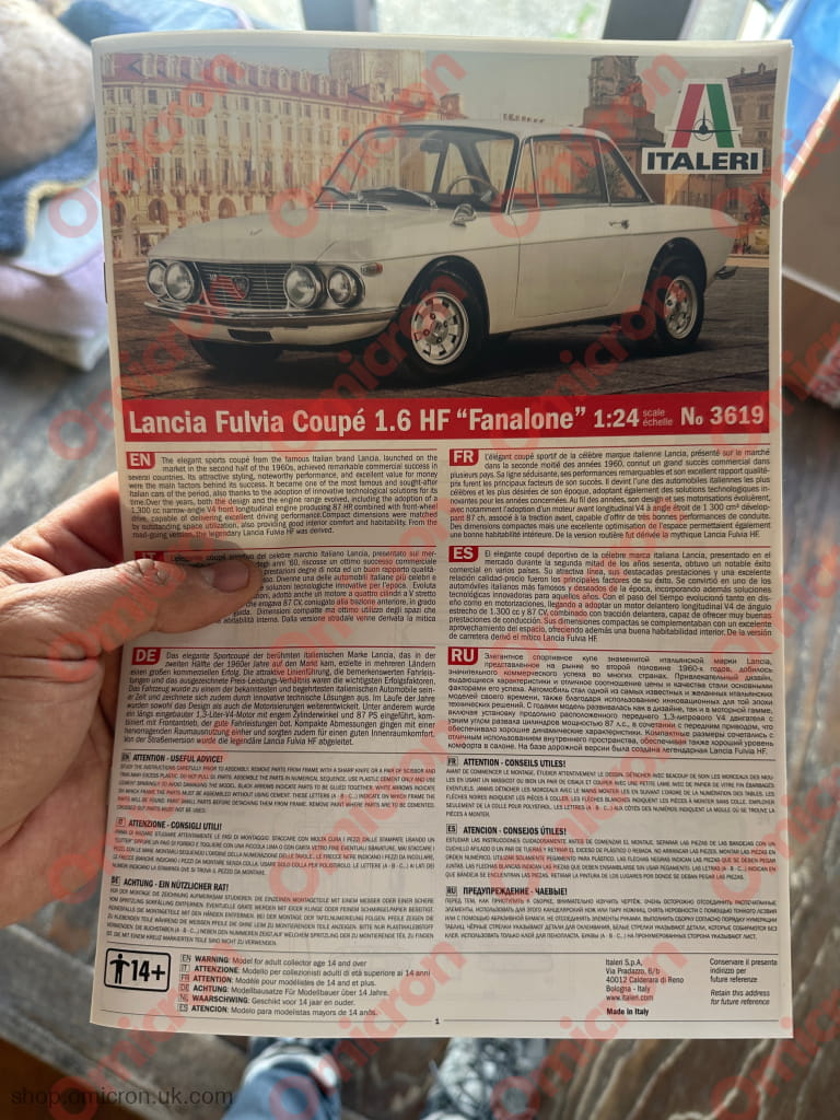 Lancia Fulvia rallye 1.6HF (Road Car) 1:24 scale kit model