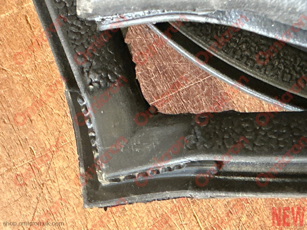 Italian rubber seal with pre-formed corner